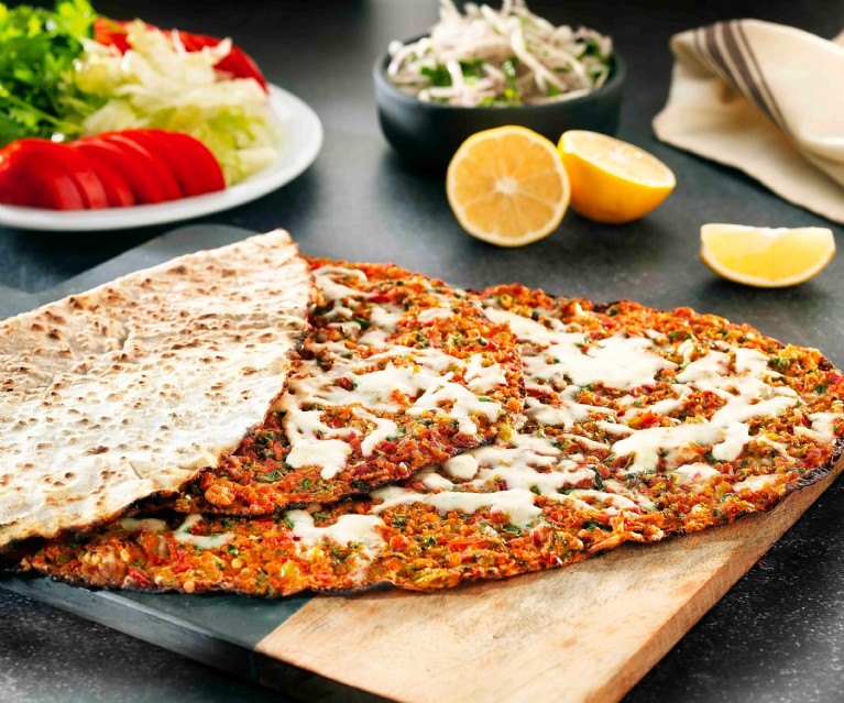 Kaşarlı Lahmacun