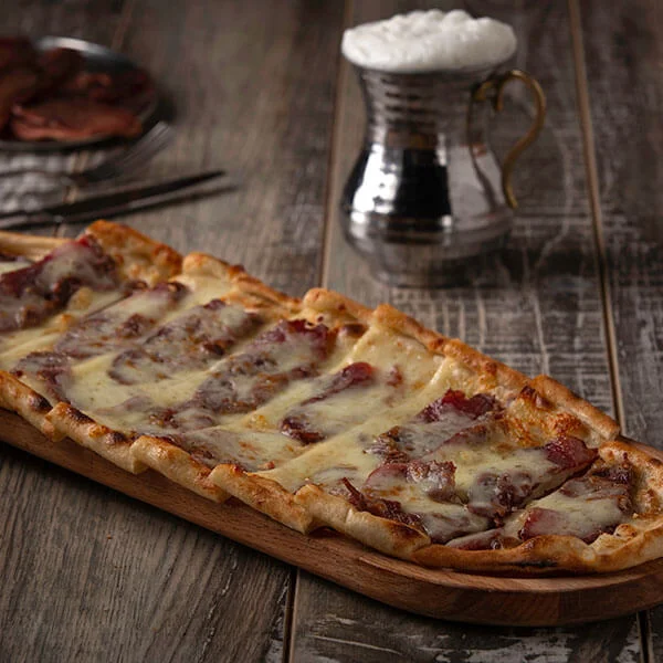 Pastırmalı Kaşarlı Pide
