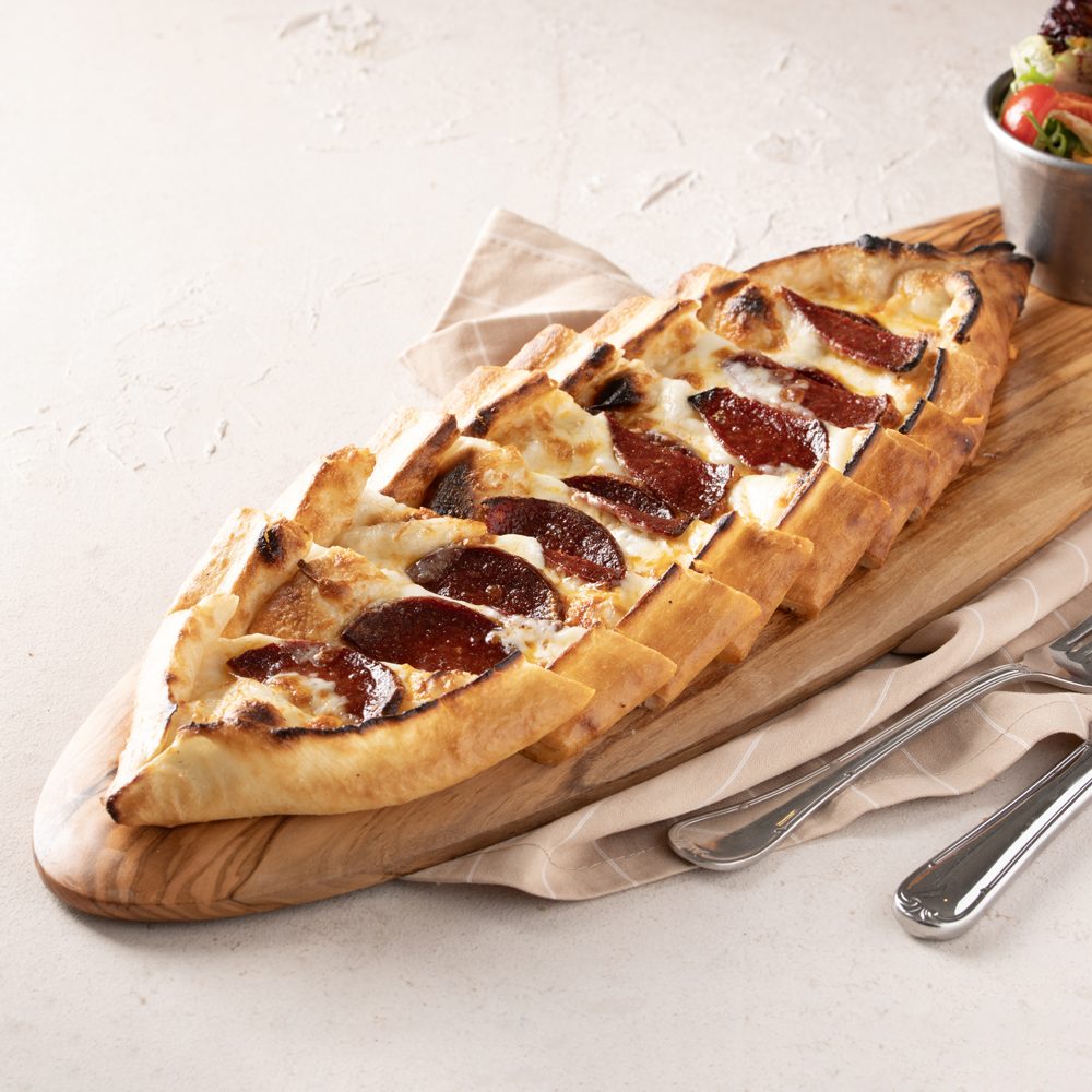 Wurst und Kashar Pide